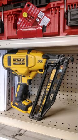 DEWALT 20V MAX XR CORDLEES 16GAUGE FINISH NAILER (TOOL ONLY)