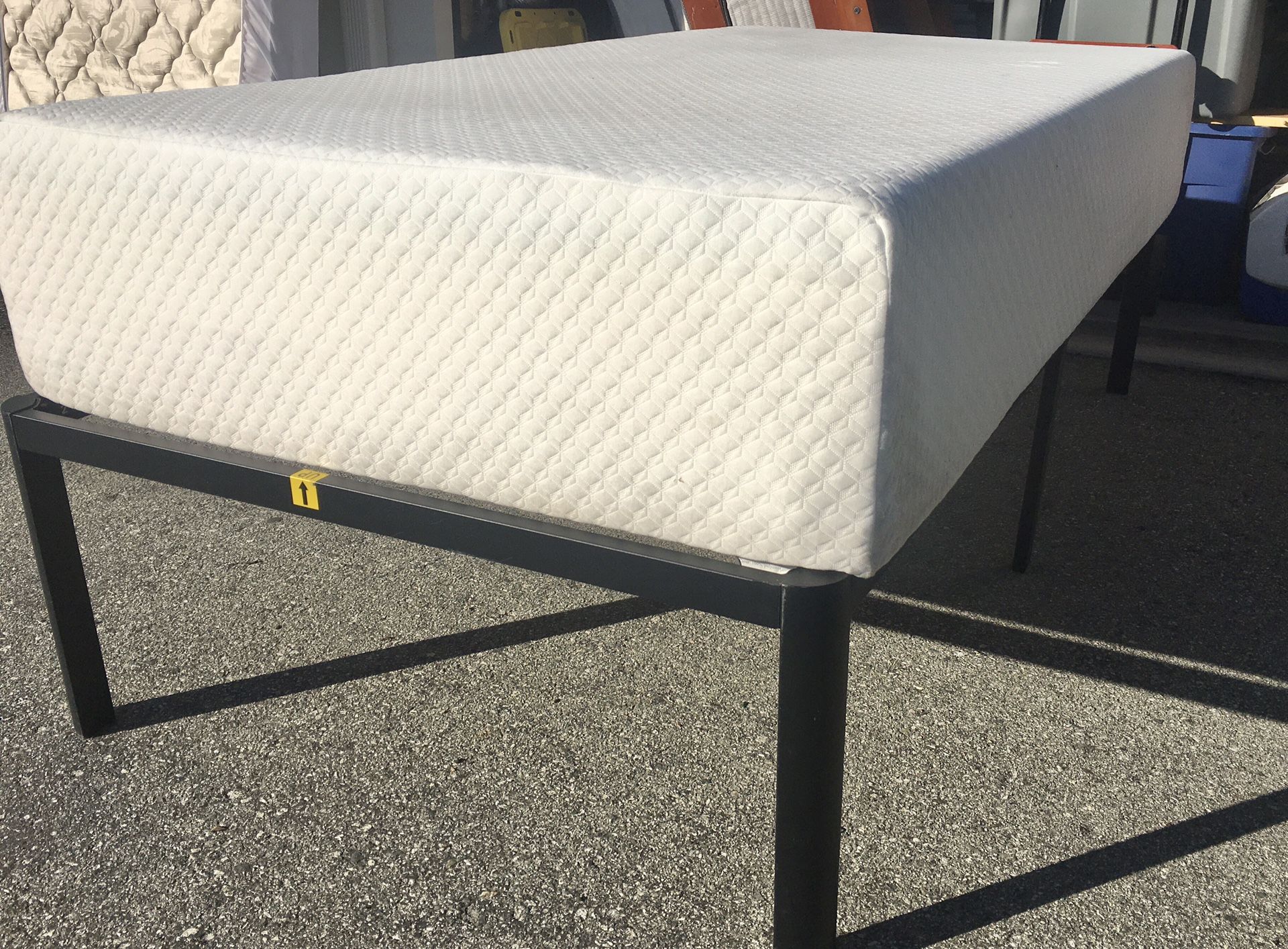 ***12” Memory Foam Twin Bed ****