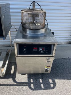 🔥 BKI BLF-FC 75-Lb Commercial Electric Auto-Lift Fryer — $3,000  Heavy-duty BKI BLF Auto-Lift commercial fryer with built-in filtration.  This is a s