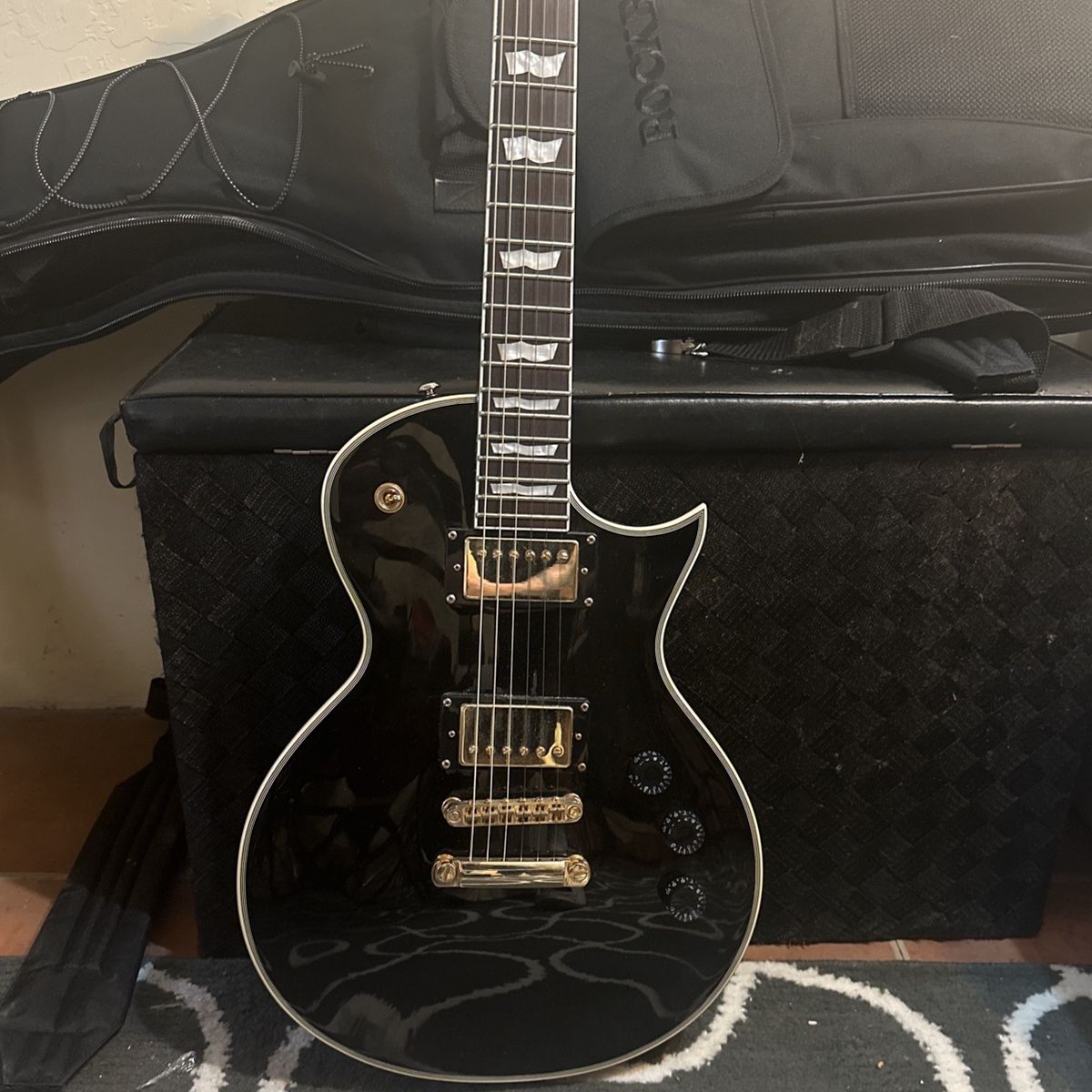 (Like-New) ESP-LTD EC-256 Black/Gold 6 String Electric Guitar