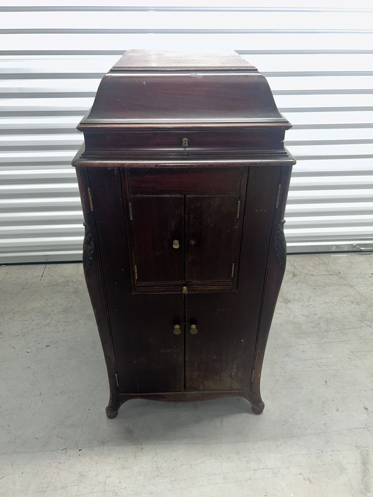 Victrola VV-XVI (1917–1918) – Museum-Grade Antique – As-Is – Appointment Required