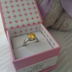 NEW Ryze Ring Size 5 Womens
Sterling silver ring