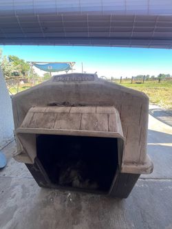 Petmate Dog House