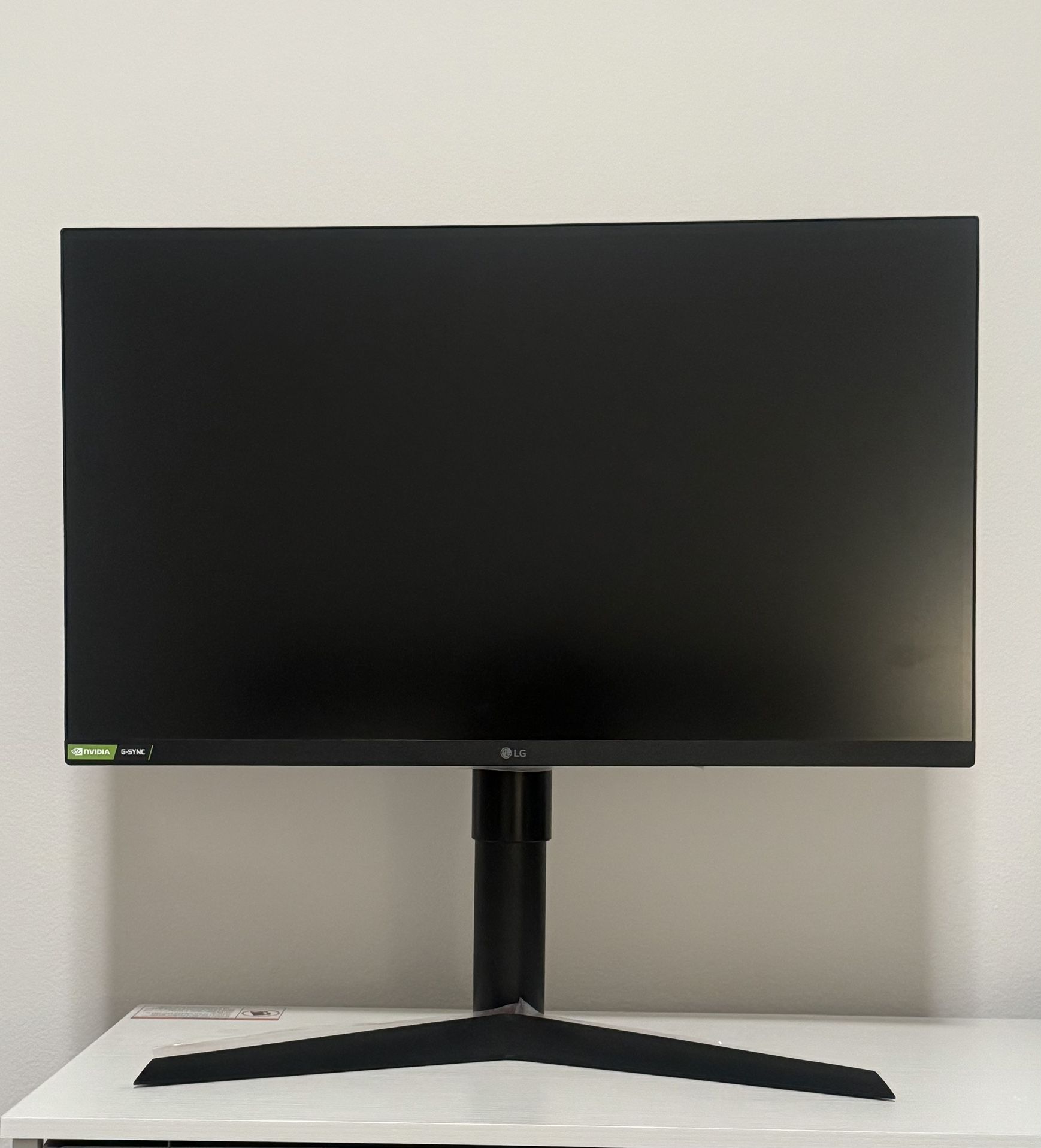 LG UltraGear QHD 27-Inch Gaming Monitor 27GL83A-B - IPS 1ms (GtG), with HDR 10 Compatibility, NVIDIA G-SYNC, and AMD FreeSync, 144Hz, Black