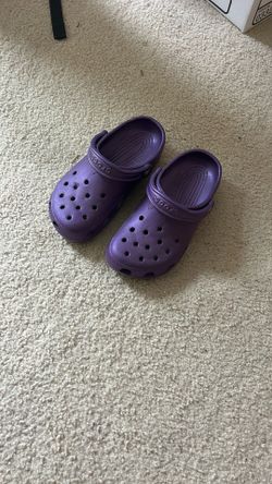 Women’s Size 8-9 Crocs 