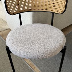 Never Used Set of 4 Modern Dining Chairs