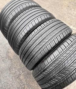 235/65/17 Michelin 📍📍 Vendo un set de llantas con 80% de vida las 4 📍🌟
