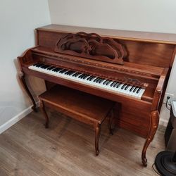 Upright Everett Piano 