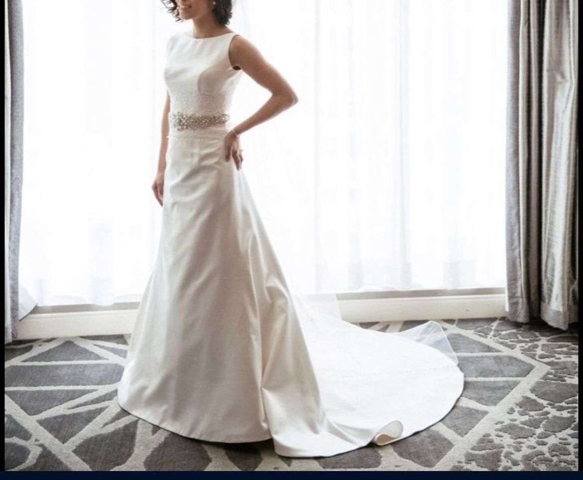 Designer Ivory Wedding Dress Street Size 2