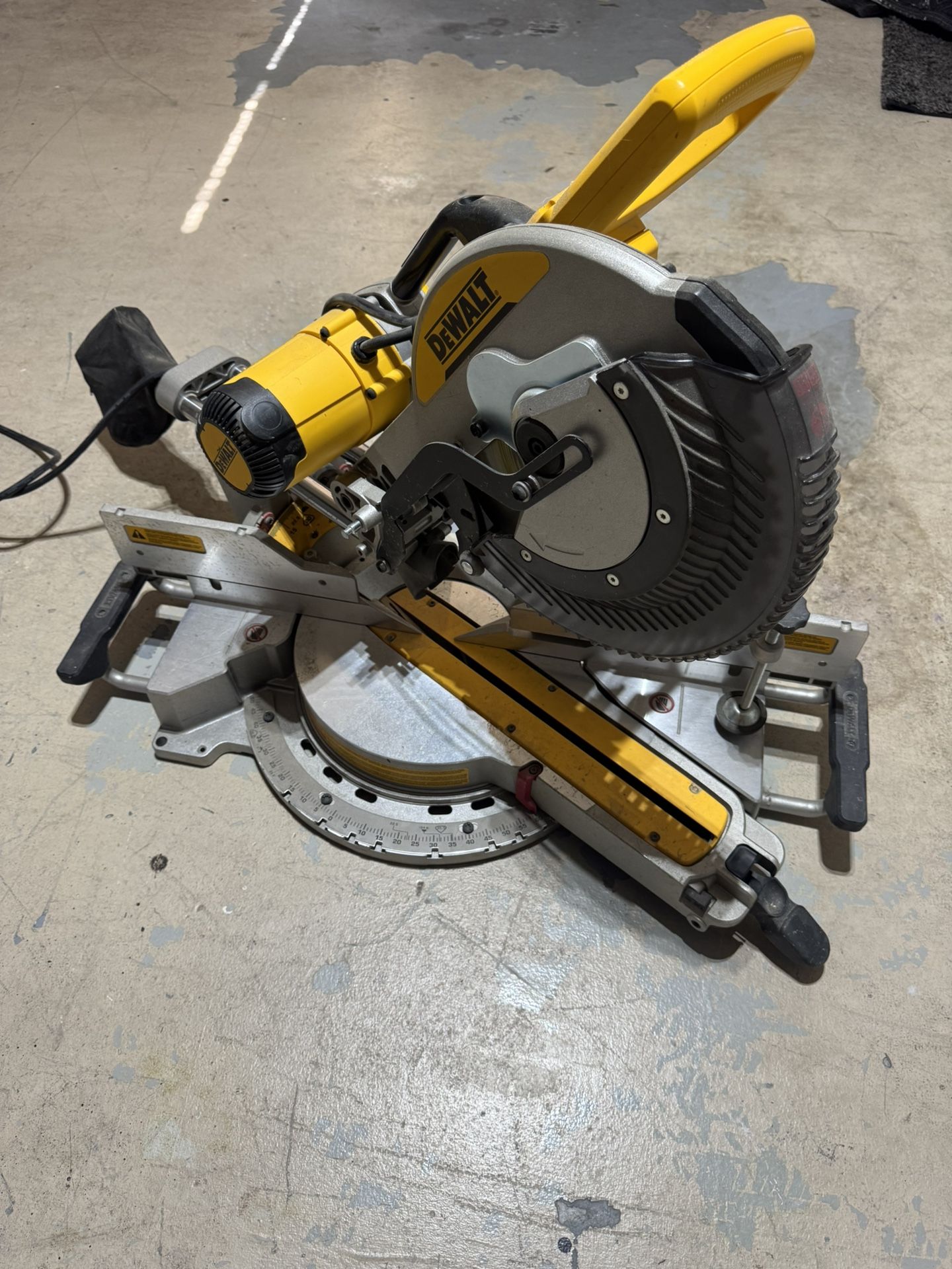 DEWALT DWS779 12” Sliding Compound Miter Saw