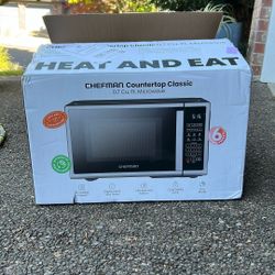 Chefman Countertop Classic 0.7 Cubic Foot Microwave 
