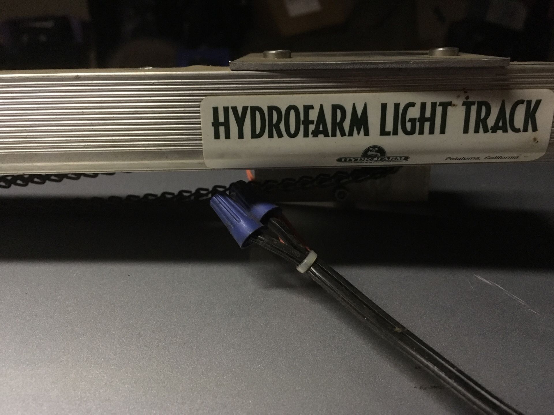 Hydrofarm light track