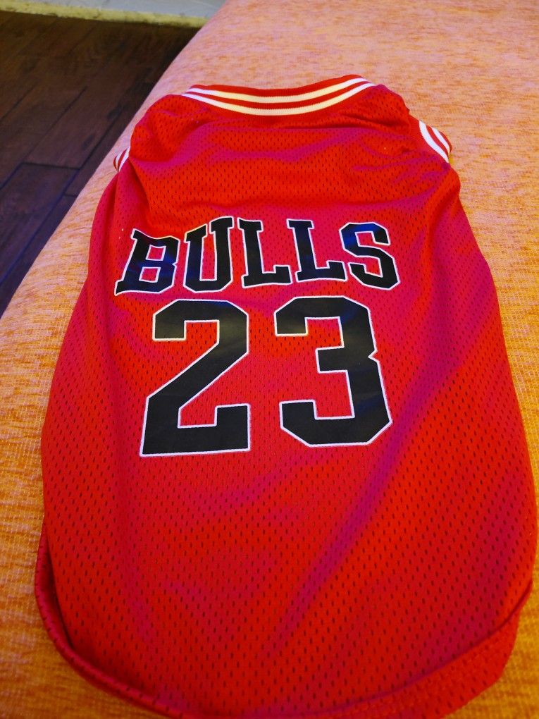New Dog Jersey Bulls 23  Size Large