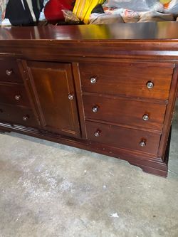 Dresser