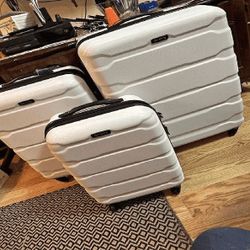 All-In-One Travel Kits Ideal for Any Adventure! carry deep