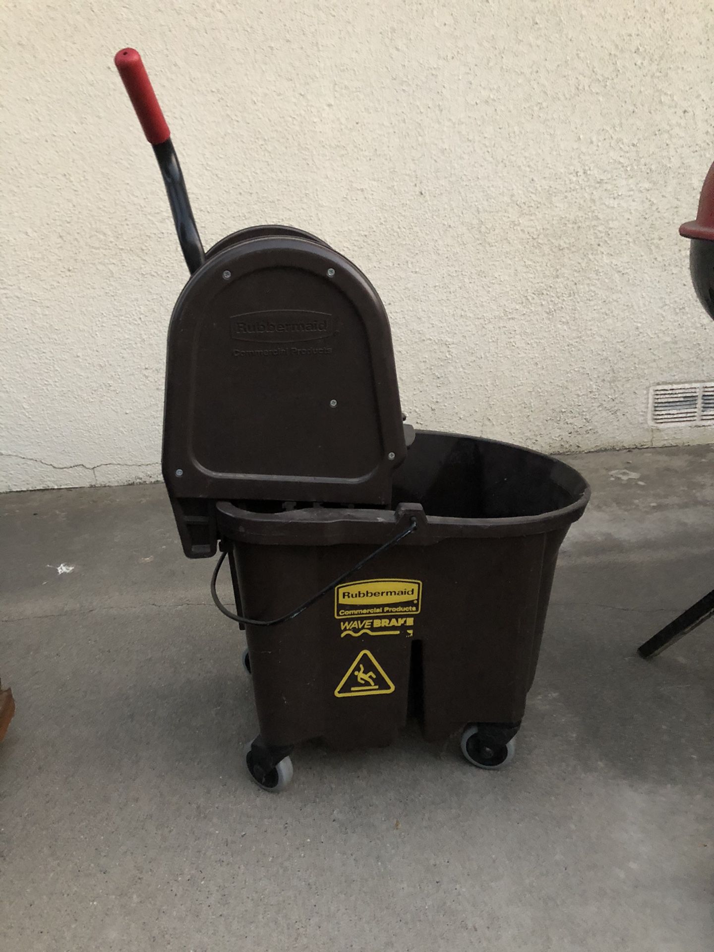 Rubber mail commercial mop bucket and wringer