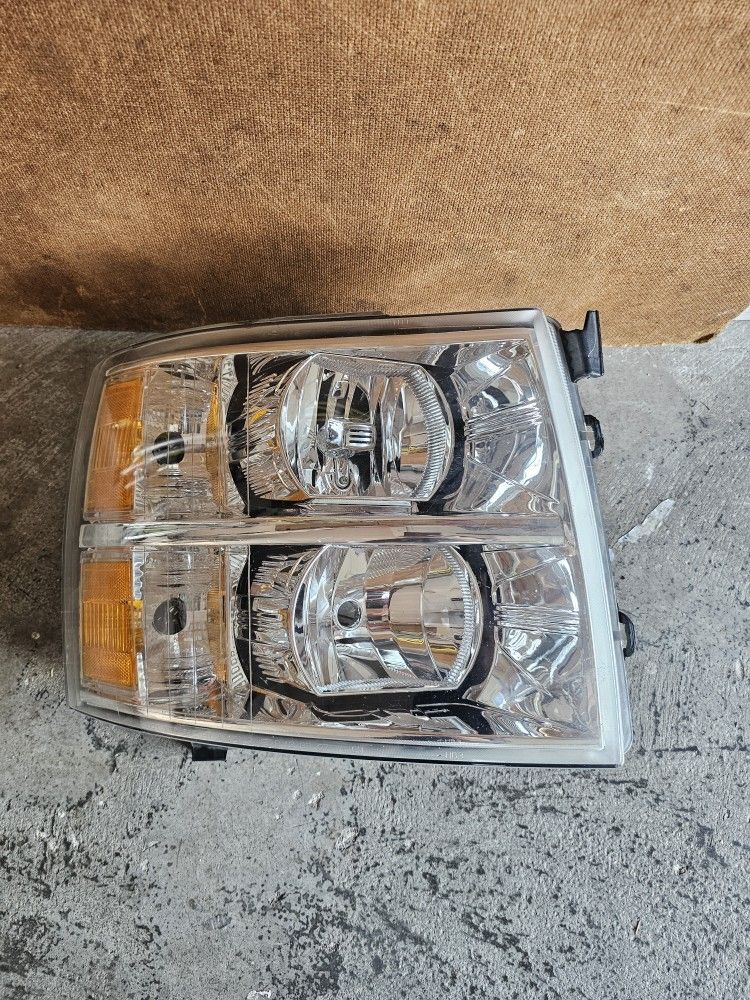 Chevrolet Silverado Headlight, Passenger OEM