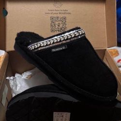 New Women’s boots plus sneaker slides read info