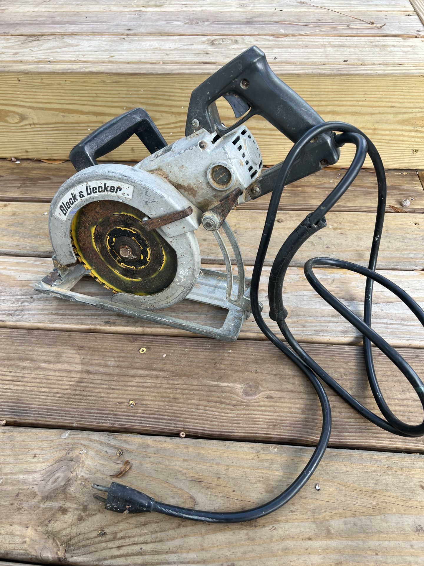 Black & Decker 7 1/4” Industrial Saw Worm Drive Model 3051