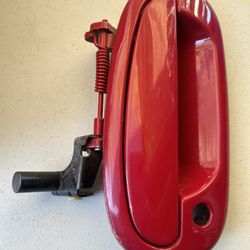 Right Door Handle Came Off A  Ford 150.  1998. Good Condition