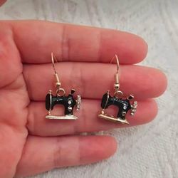 🧵New! Black & Gold Sewing Machine Dangle Earrings w Rhinestones Gift Bag Included