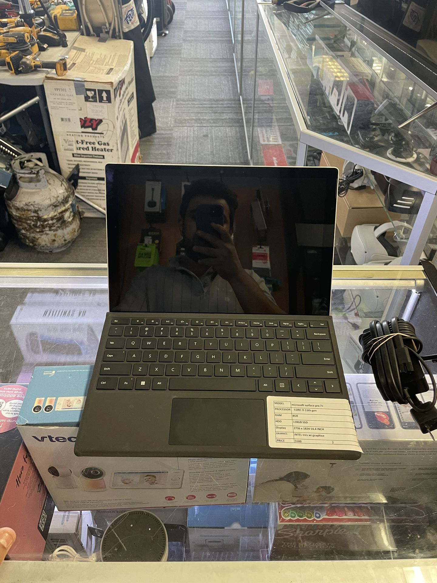 Microsoft Surface Pro 7+ / 128GB SSD / 8GB RAM / i5 11th Gen  With Keyboard And Changer In Great Condition 