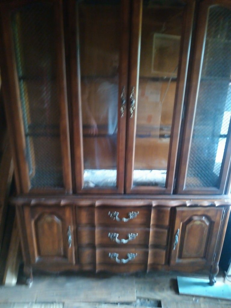 China Cabinet With Built In Lights And Glass Shelves