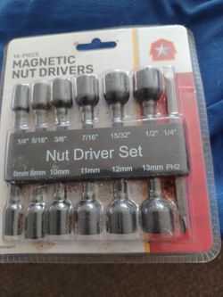 Magnetic nut driver set