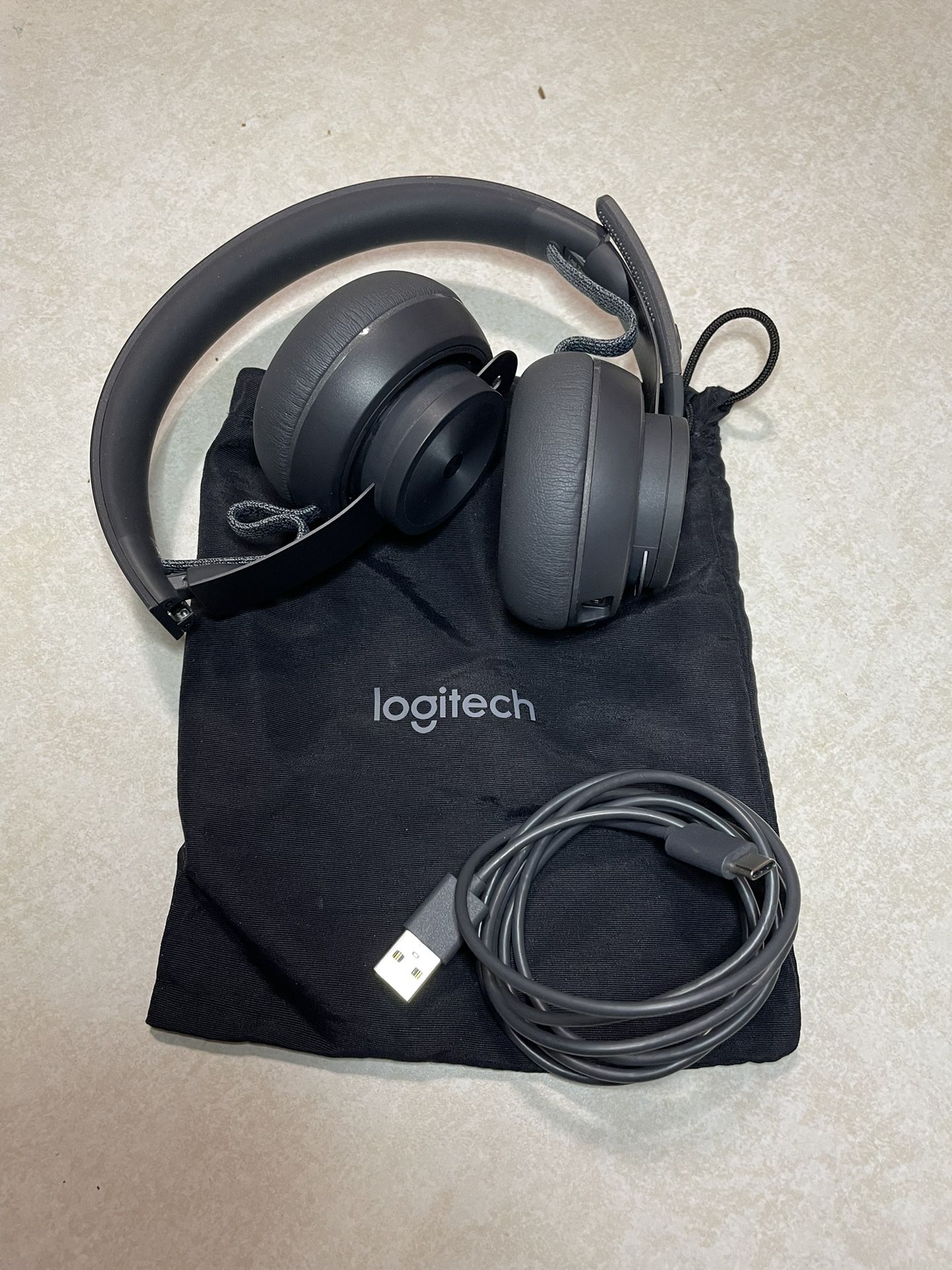 Logitech - Zone 900 Wireless Bluetooth Noise Canceling On-Ear Headset - Graphite