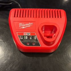 Milwaukee M12 Charger 