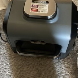 Brand New Ninja Smoker Grill/ Air Fryer 