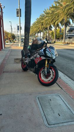 2017 Aprilia Tuono V4 1100 Factory Tuono v4 1100