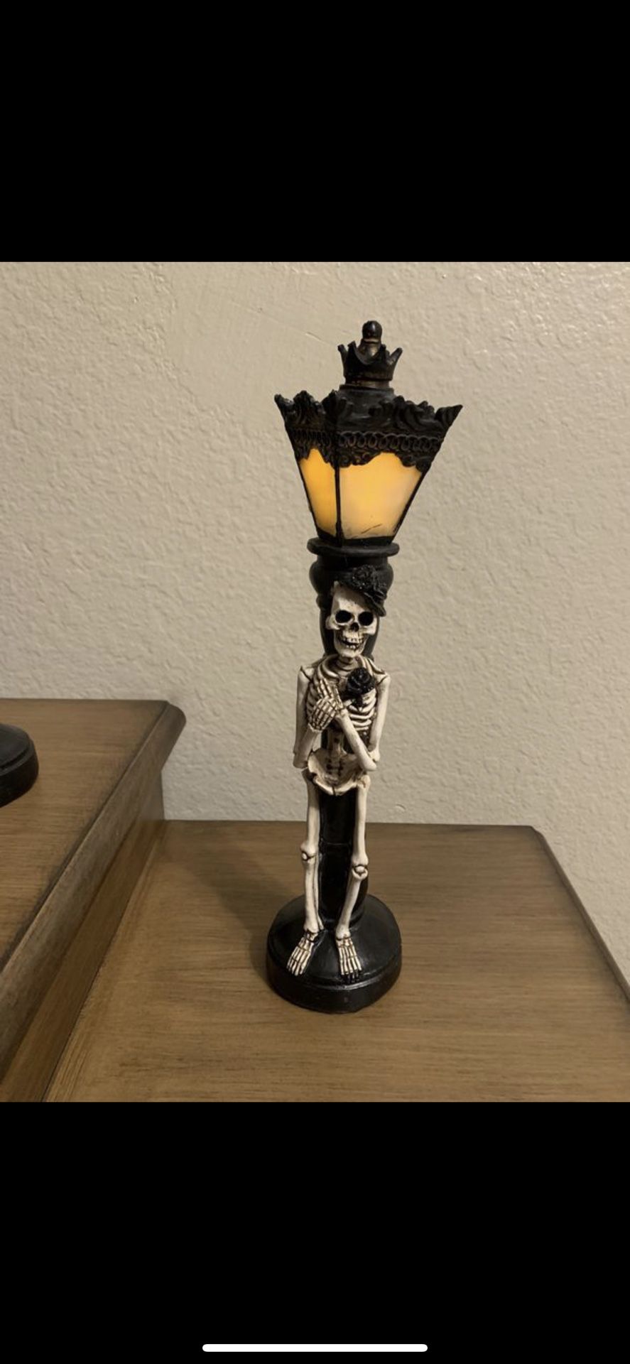 Very cute ceramic skeleton pole lamp. Brand New!!!