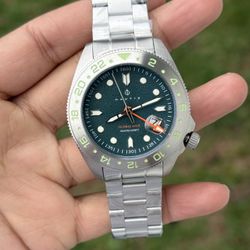 Nautis Global Dive Watch with Blue face and silver band and with Date men’s