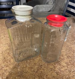 Set of 2 Glass Refrigerator Pitchers – Anchor Hocking & Italian Bormioli Rocco