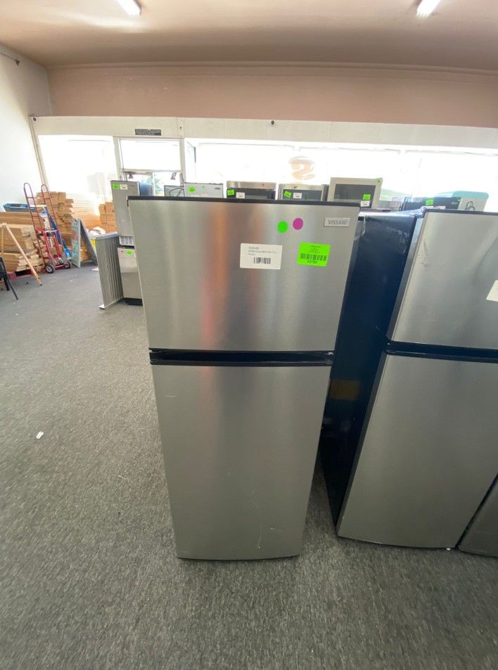 Vissani MDFF7SS 7.1 cu. ft. Top Freezer Refrigerator for Sale in San