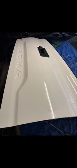 Toyota Tacoma tailgate