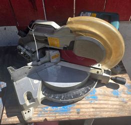 MAKITA 12" COMPOUND MITER SAW