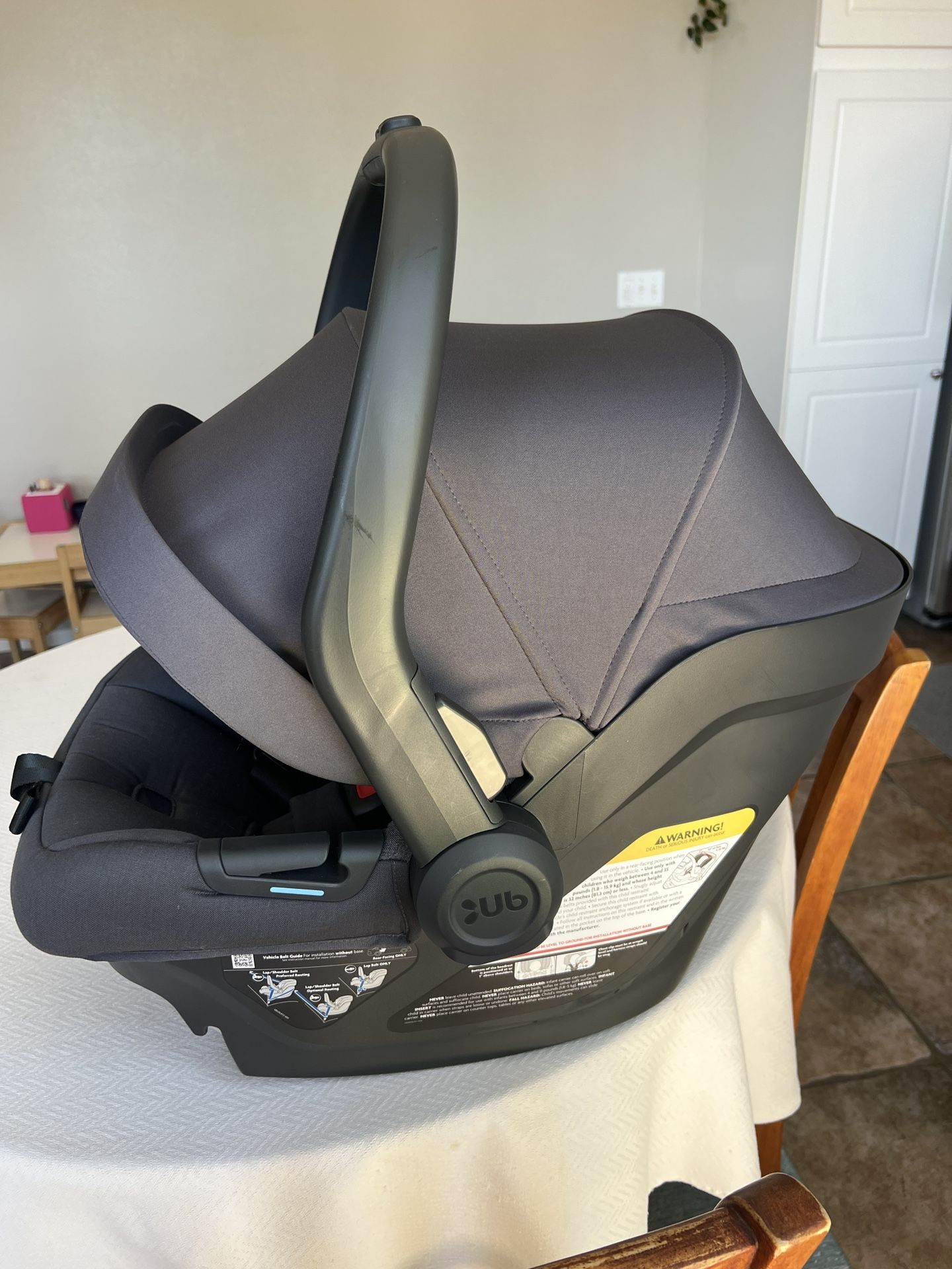 Uppababy Mesa max Car Seat Base And Infant Insert