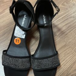 BLACK WOMENS HEELS SIZE 11