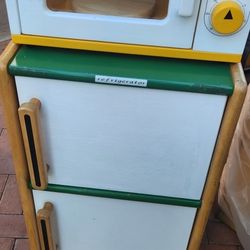 Kids Refrigerator And Micowave 