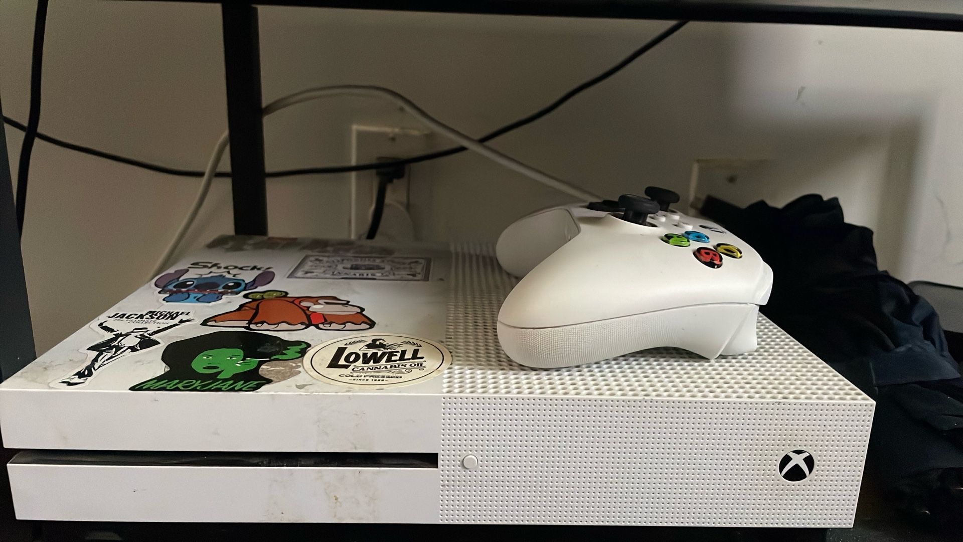 Xbox One W/ Controller Pick Up Only