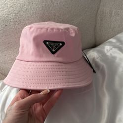 pink bucket hat 