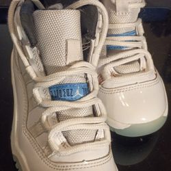AIR JORDAN 11 RETRO TD "LEGEND BLUE " COLUMBIA 378038- 104 SIZE 11C AGE GROUP 3YR - 4 YR