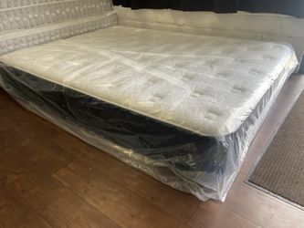 Queen Mattress 🙌🏼