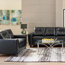 New And Confortable black leather sofa and loveseat