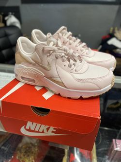 Nike AirMax women’s size 7 Brand new 