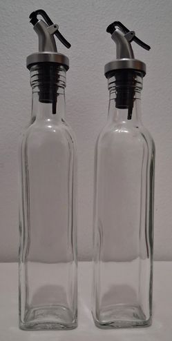 Oil and vinegar cruets