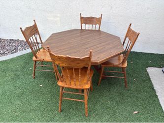 Poker table + four chairs