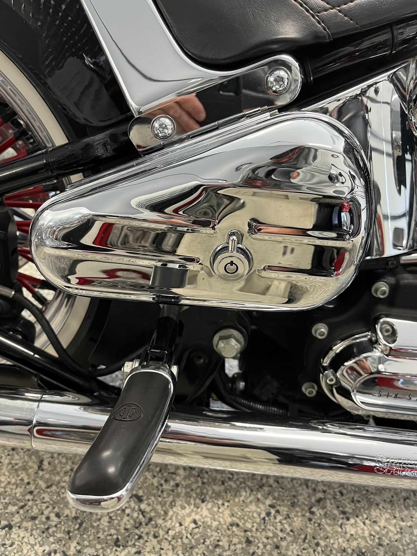 Harley Davidson chrome Softail Toolbox